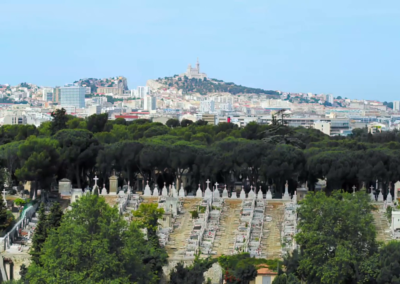 Cimetière Saint Pierre, la vie entre les morts